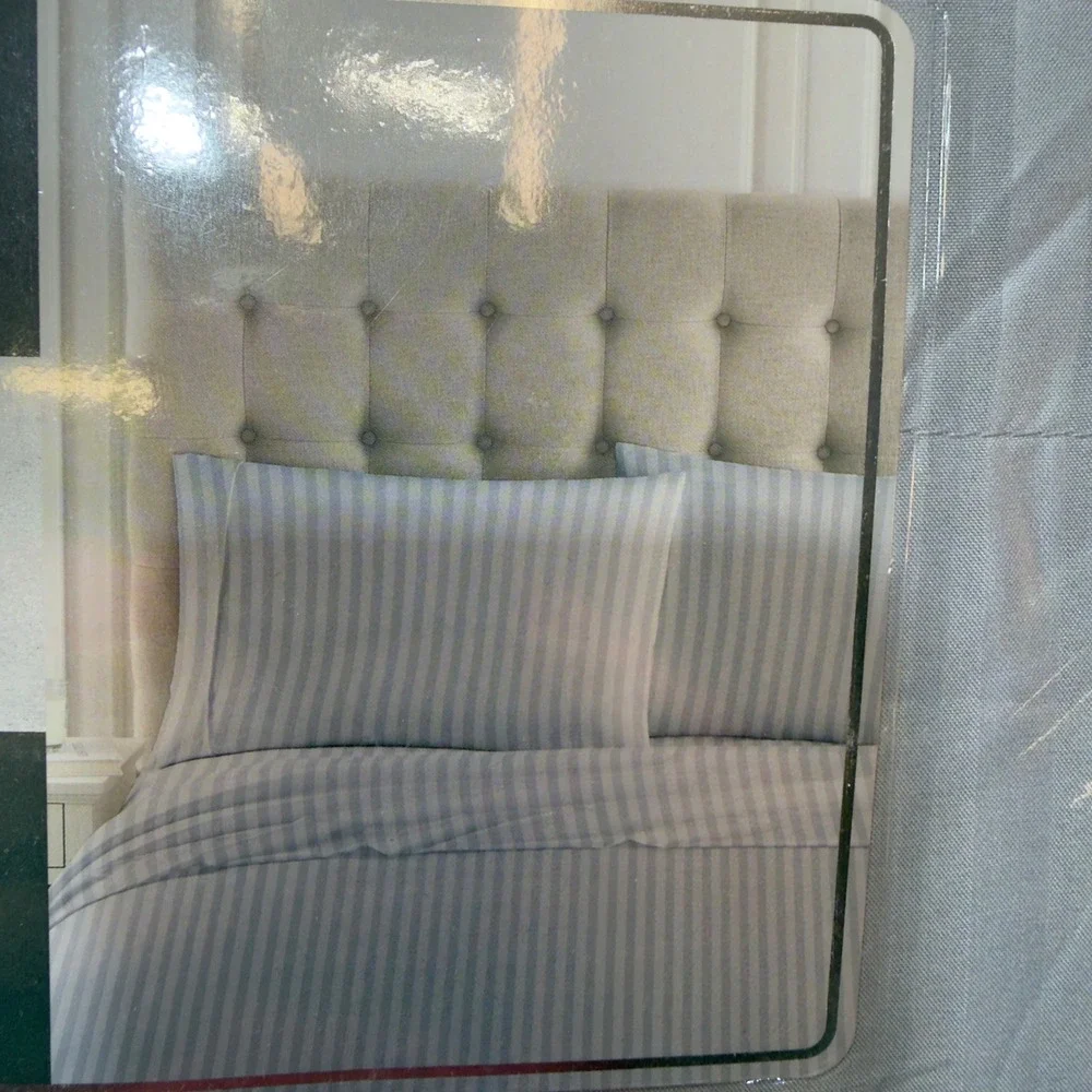 ALTAVIDA Queen 4‎ Piece Embossed Sheet Set Ultra Soft Luxurious Striped